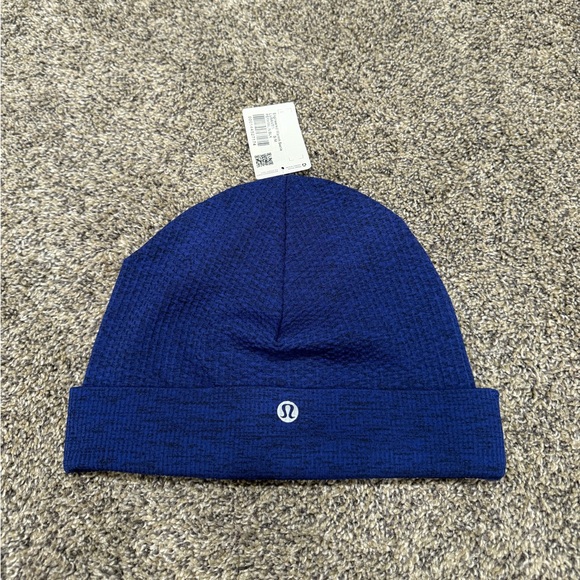 NWT lululemon Engineered warmth Beanie S/M - Picture 2 of 4